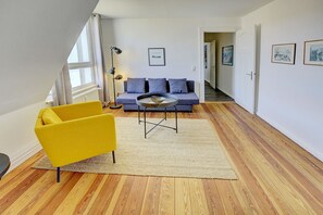 Unclassified image, 3 of 17, button