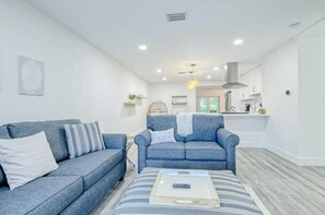 Smart TV, foosball, offices - Blue Jewel - Coastal retreat by the beach with private patio including foosball (Deerfield Beach)