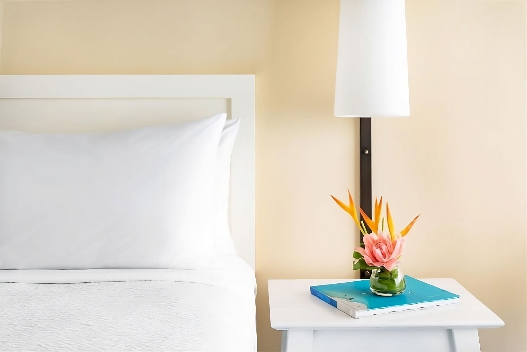 Relax And Recharge! Outdoor Pool, Beach Access, Short Walk To Kuhio Beach - Honolulu