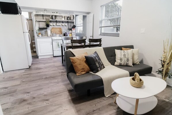 Smart TV - 3545 SW #2 · Modern Apartment near Brickell & Coral Gables 2 (Miami)