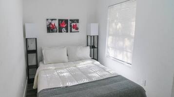 2 bedrooms, iron/ironing board, WiFi, bed sheets