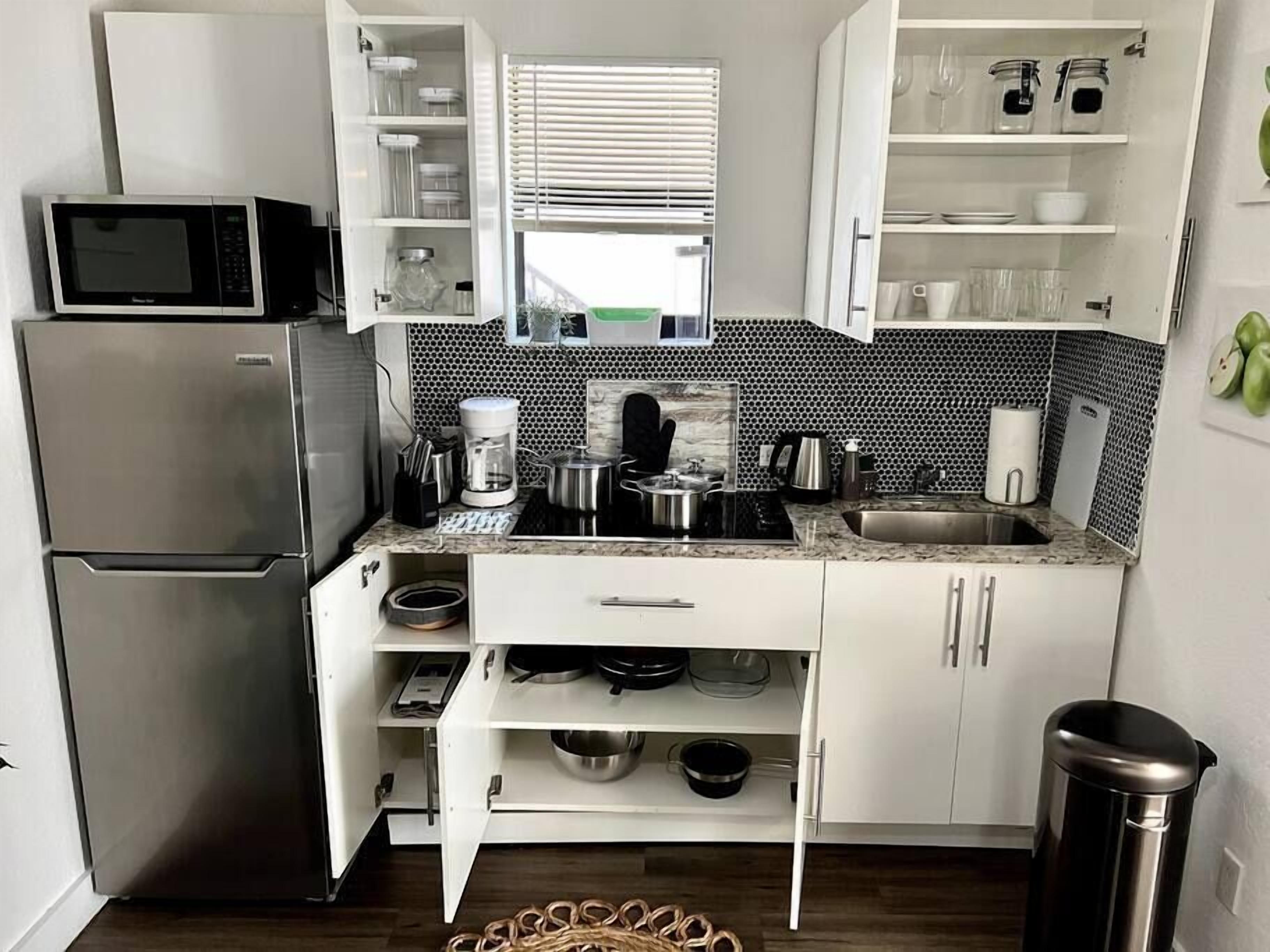 Fridge, microwave, stovetop, coffee/tea maker