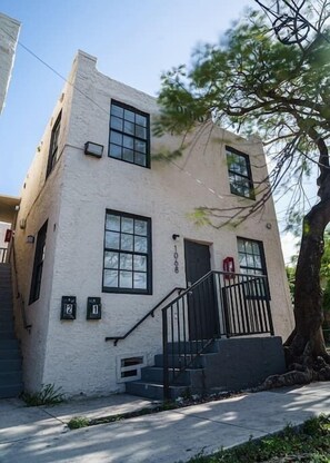 المنشأة من الخارج