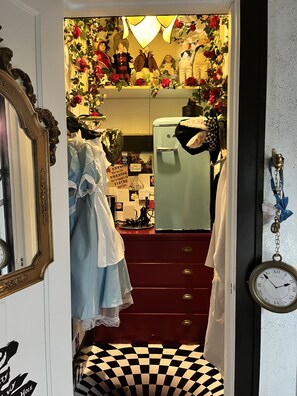 Alice in Wonderland room