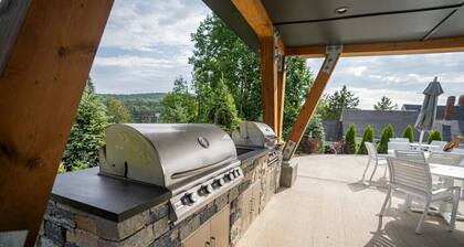 Cozy ski-in/ski-out condo on Mount Snow w/fireplace