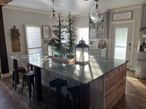 Modern Farmhouse on 6 acres, 7 bedrooms, with a pool.