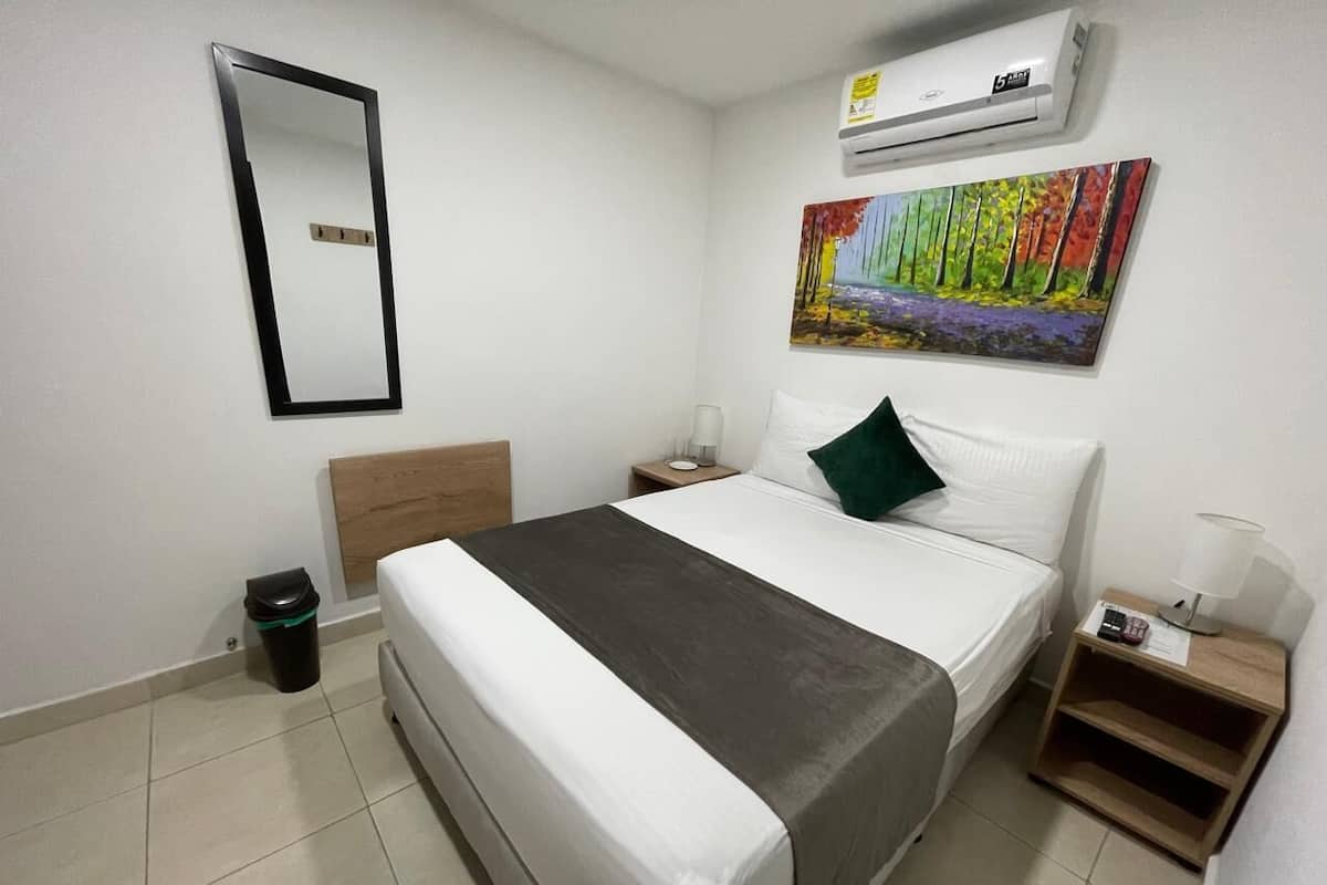 Doppia Standard | Biancheria da letto ipoallergenica, copriletto in piuma, minibar