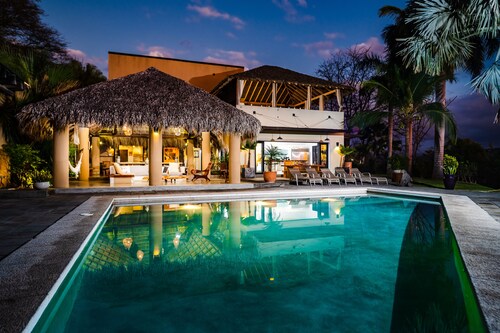 Luxury Home w/ great internet and pool