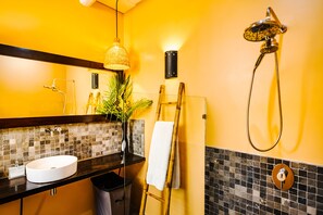 Bathtub, hair dryer, towels, soap - Luxury Home w/ great internet and pool (Tamarindo)