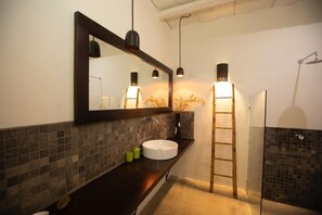Bathtub, hair dryer, towels, soap - Luxury Home w/ great internet and pool (Tamarindo)