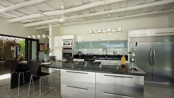 KylskÄp, mikrovÄgsugn, ugn och spishÀll