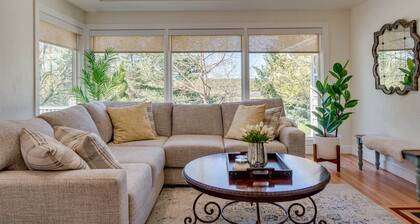 Remodeled cozy farmhouse on a 100 acre hazelnut orchard!