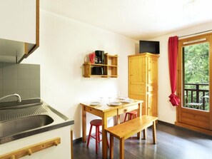Kühlschrank, Kochgeschirr/Geschirr/Besteck