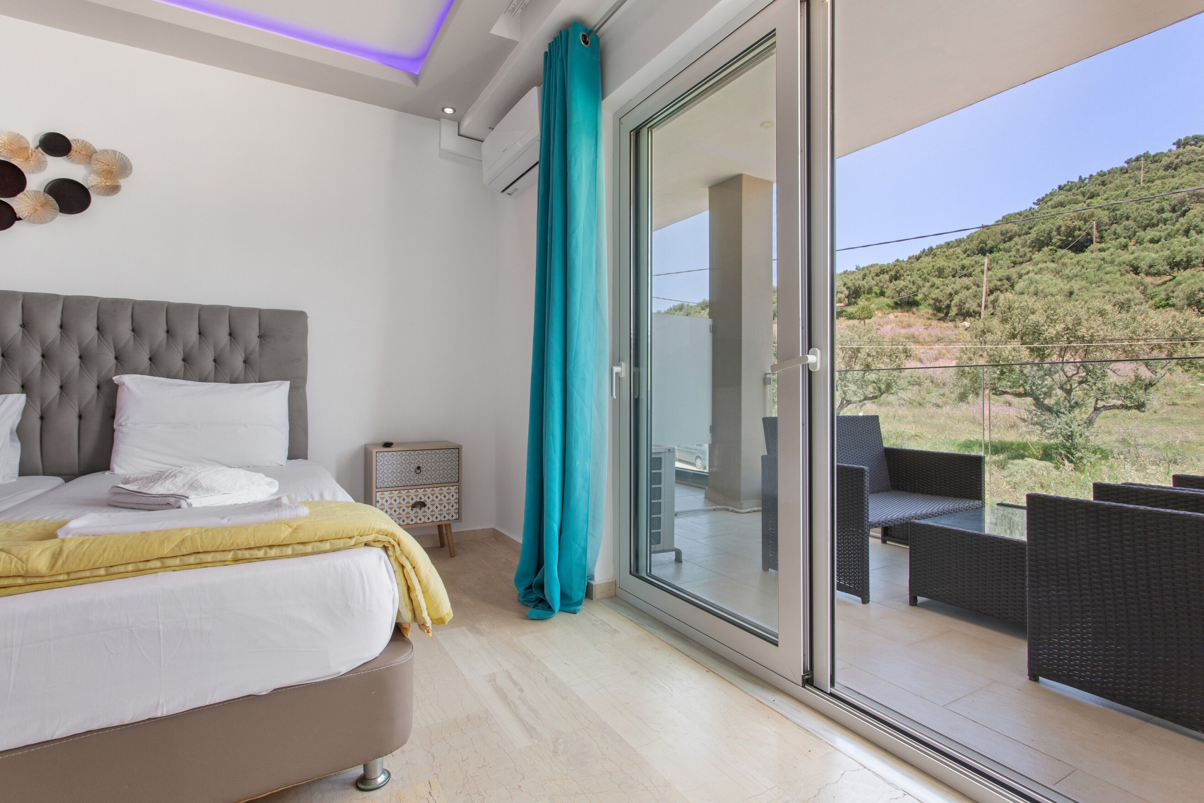 1 habitación, tabla de planchar con plancha, wifi gratis y ropa de cama 