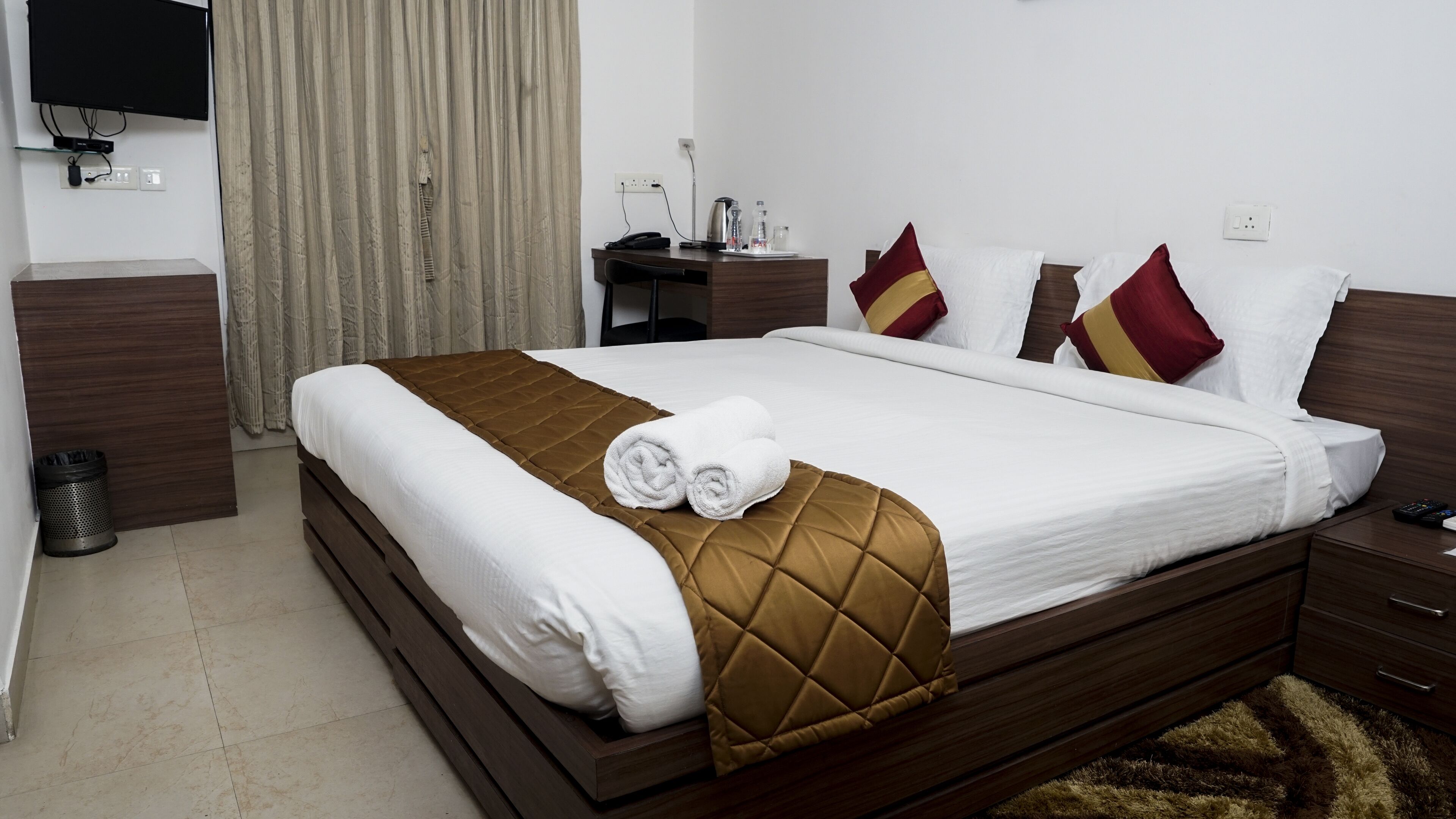 可動式ベッド、WiFi (無料)、ベッドシーツ