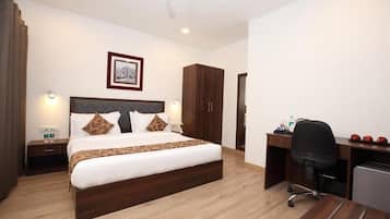 Deluxe Double Room, 1 Double Bed, Non Smoking | In-room safe, iron/ironing board, free WiFi