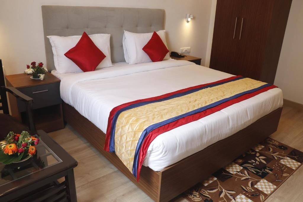 deluxe double room, 1 double bed, non smoking | in-room safe, iron/ironing board, free wifi