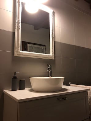 Bathtub, hair dryer, towels - Apartment "Cá Greta Chioggia" with Wi-Fi & A/C (Chioggia)