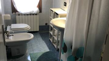 Vasca, asciugacapelli, asciugamani