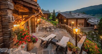 'Le Chalet Suite' with mountain view, private terrace and Wi-Fi