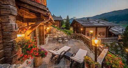 'Le Chalet Suite' with mountain view, private terrace and Wi-Fi