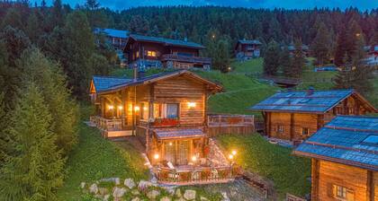 « Le Chalet Suite » avec vue sur la montagne, terrasse privée et Wi-Fi
