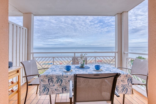 Sea View Apartment Arcachon – Private Terrace & Balcony, Sleeps 4
