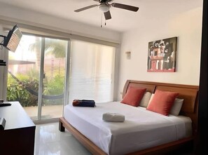 2 chambres, fer et planche à repasser, Wi-Fi, draps fournis