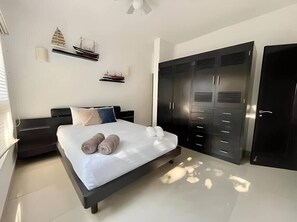 2 chambres, fer et planche à repasser, Wi-Fi, draps fournis