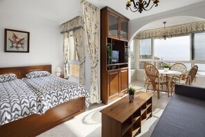 Iron/ironing board, free WiFi, bed sheets