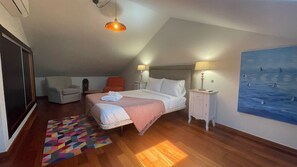 3 室のベッドルーム、アイロン / アイロン台、WiFi (無料)、ベッドシーツ