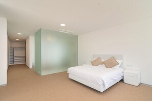 3 soverom, strykejern/-brett, wi-fi (inkludert) og sengetøy