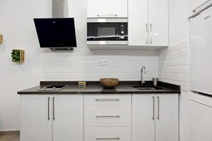 冰箱、微波炉、炉灶、茶具/咖啡用具