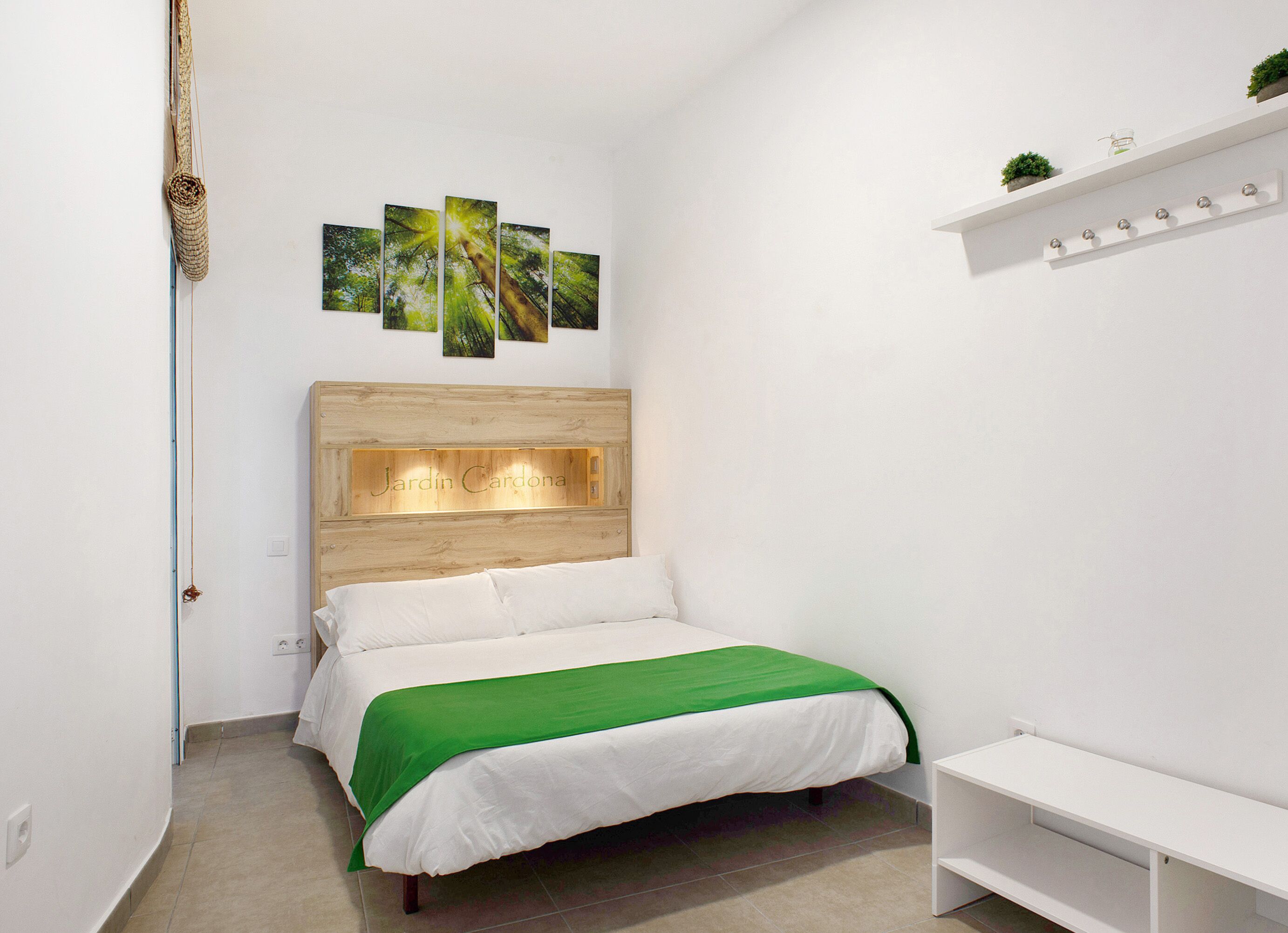 1 slaapkamer, een strijkplank/strijkijzer, gratis wifi, beddengoed