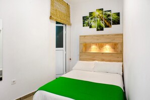 1 habitación, tabla de planchar con plancha, wifi gratis y ropa de cama 