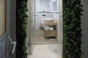 Dusche, Haartrockner, Handtücher