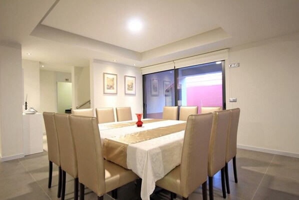 Luokittelematon kuva, 1 kautta 2, painike