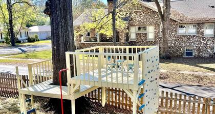 Marigold: 6Bedroom Downtown Gem ~ HOT TUB