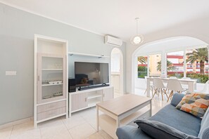 TV - Apartment "Sol Playa Torrox A55" with Sea View, Shared Pool and Wi-Fi (Torrox Costa)