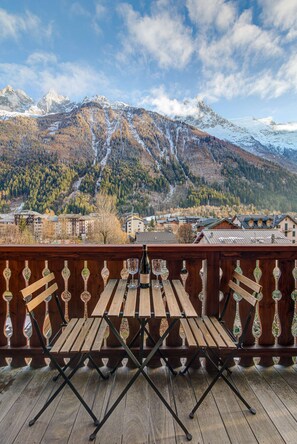 Outdoor dining - Apartment Rebats- Alpes Agency - Central Chamonix - Sleeps 4 (Chamonix-Mont-Blanc)