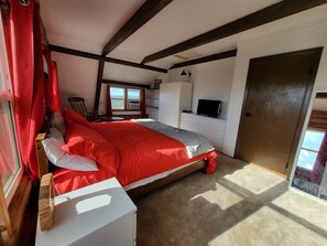 2 makuuhuonetta, työpöytä, silitysrauta/-lauta, ilmainen Wi-Fi