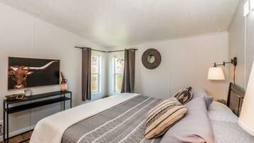3 habitaciones, escritorio, tabla de planchar con plancha y wifi gratis