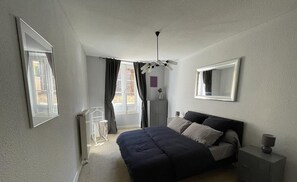 2 chambres, fer et planche à repasser, lit parapluie, Wi-Fi gratuit