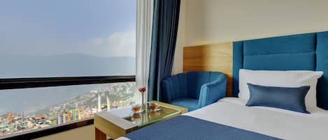 Executive Room, 1 Queen Bed | 1 bedroom, free WiFi, bed sheets