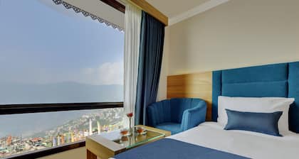 Yashshree Sikkim Blossom 600 Meters From Mg Marg