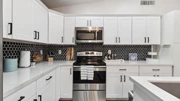 Fridge, oven, stovetop, coffee/tea maker