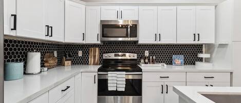 Fridge, oven, stovetop, coffee/tea maker