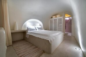 2 chambres, coffre-fort, fer et planche à repasser, lit de bébé portatif