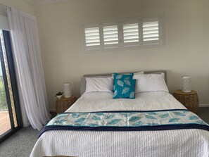 4 bedrooms, desk, iron/ironing board, WiFi
