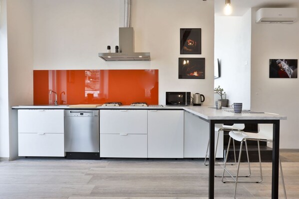 Microwave, oven, stovetop, dishwasher